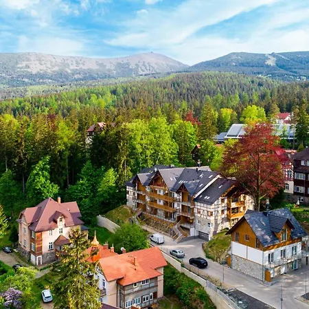 Slowackiego, Sun & Snow