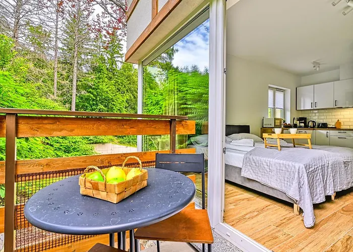 Slowackiego, Sun & Snow